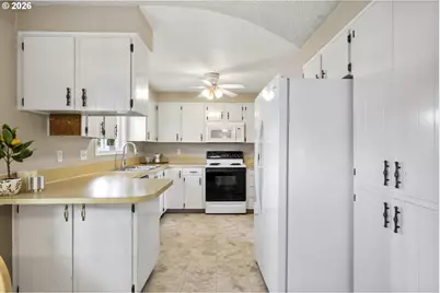 1040 NE 12th Pl, Canby, OR 97013 - Photo 18