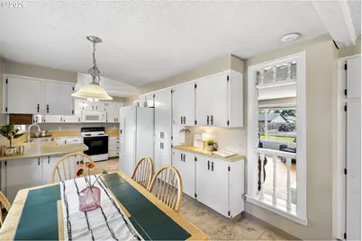 1040 NE 12th Pl, Canby, OR 97013 - Photo 24