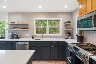 10901 S Riverside Dr, Portland, OR 97219 - Photo 10