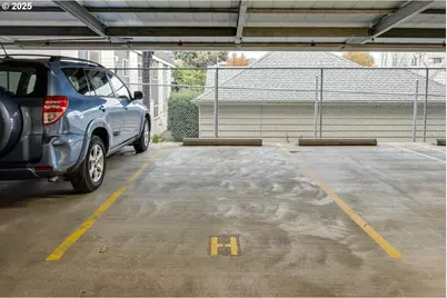 2327 NW Northrup St #12, Portland, OR 97210 - Photo 46