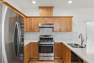 28905 SW Costa Cir W, Wilsonville, OR 97070 - Photo 16