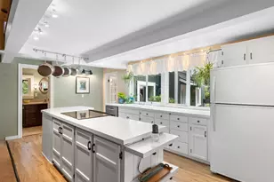 19875 SW Meadow View Dr, McMinnville, OR 97128 - Photo 12