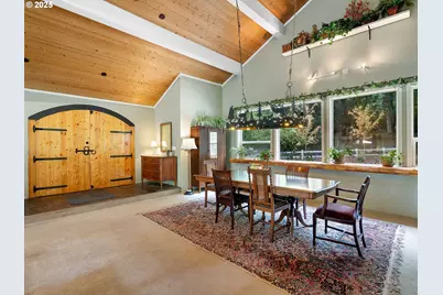 19875 SW Meadow View Dr, McMinnville, OR 97128 - Photo 10