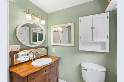 19875 SW Meadow View Dr, McMinnville, OR 97128 - Photo 28