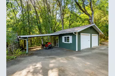 19875 SW Meadow View Dr, McMinnville, OR 97128 - Photo 38