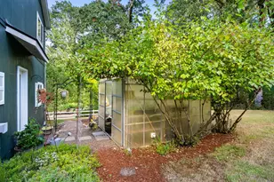 19875 SW Meadow View Dr, McMinnville, OR 97128 - Photo 34