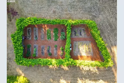 19875 SW Meadow View Dr, McMinnville, OR 97128 - Photo 46