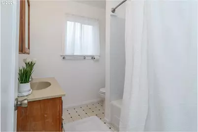470 W Third Ave, Sutherlin, OR 97479 - Photo 16