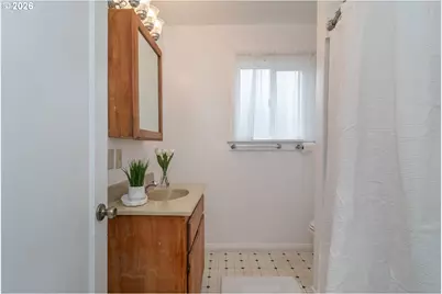 470 W Third Ave, Sutherlin, OR 97479 - Photo 16