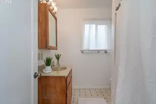 470 W Third Ave, Sutherlin, OR 97479 - Photo 16