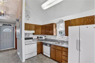 18989 NE Marine Dr #26, Portland, OR 97230 - Photo 10