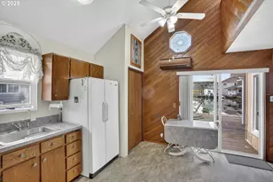 18989 NE Marine Dr, Portland, OR 97230 - Photo 8