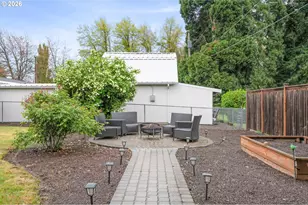 2463 Moore St, Eugene, OR 97404 - Photo 30