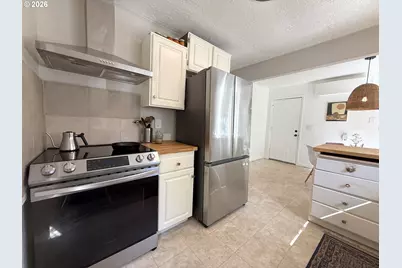 12839 SE Raymond St, Portland, OR 97236 - Photo 10