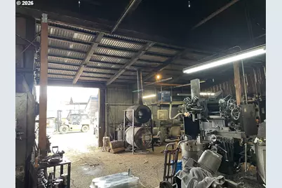 330 S 10th St, Cottage Grove, OR 97424 - Photo 10