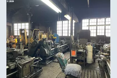 330 S 10th St, Cottage Grove, OR 97424 - Photo 4