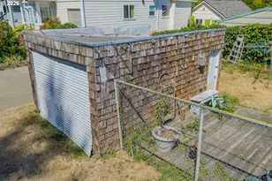 892 Colorado Ave, North Bend, OR 97459 - Photo 26