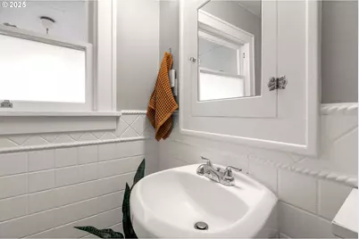 7024 N Congress Ave, Portland, OR 97217 - Photo 14