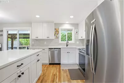 735 SW 136th Ave, Beaverton, OR 97005 - Photo 10