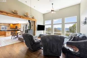 660 18th Ave, Coos Bay, OR 97420 - Photo 10