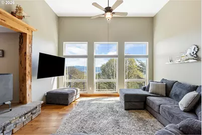 660 18th Ave, Coos Bay, OR 97420 - Photo 6