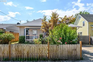 1404 E 8th St, Newberg, OR 97132 - Photo 2
