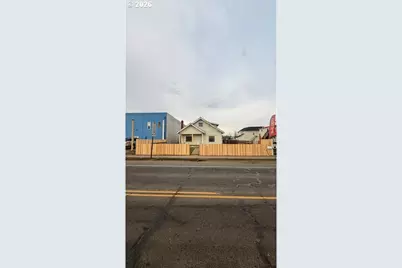 149 S Front St, Creswell, OR 97426 - Photo 2