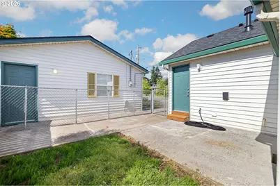 7040 N Lombard St, Portland, OR 97203 - Photo 30