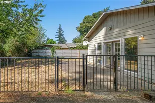 1749 SE 176th Ave, Portland, OR 97233 - Photo 4