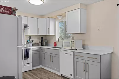 1893 Sunset Ln, Myrtle Point, OR 97458 - Photo 8