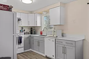 1893 Sunset Ln, Myrtle Point, OR 97458 - Photo 8