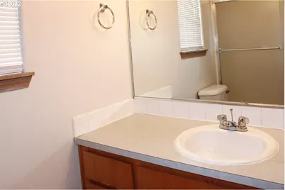 5038 N Vanderbilt St, Portland, OR 97203 - Photo 38