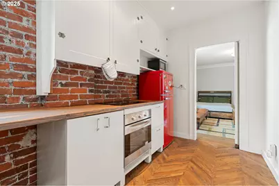 1811 NW Couch St #506, Portland, OR 97209 - Photo 4