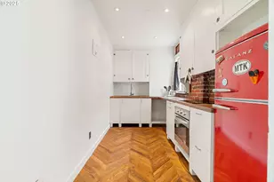 1811 NW Couch St, Portland, OR 97209 - Photo 2