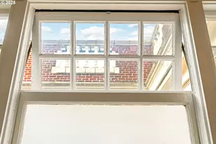 1811 NW Couch St, Portland, OR 97209 - Photo 10