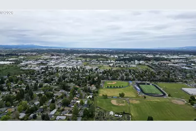 2400 S Louis Ln, Eugene, OR 97405 - Photo 4