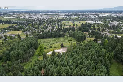 2400 S Louis Ln, Eugene, OR 97405 - Photo 6