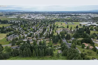 2400 S Louis Ln, Eugene, OR 97405 - Photo 10