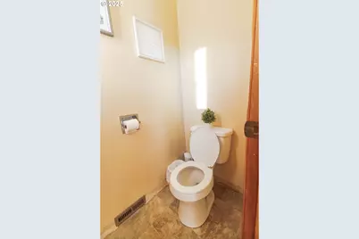 645 S Main St, Mount Angel, OR 97362 - Photo 10