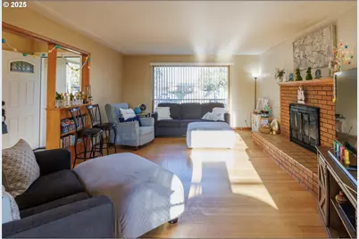 645 S Main St, Mount Angel, OR 97362 - Photo 2