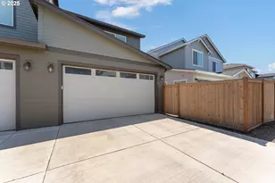 8229 SE Kinnaman St, Hillsboro, OR 97123 - Photo 16