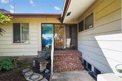 9479 SE Hillcrest Rd, Happy Valley, OR 97086 - Photo 2