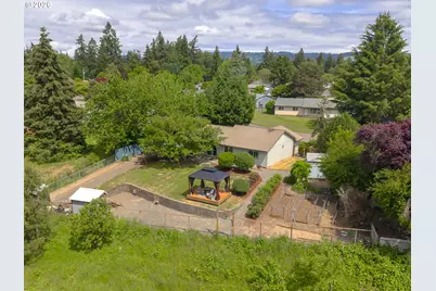 1002 W Charles St, Newberg, OR 97132 - Photo 6