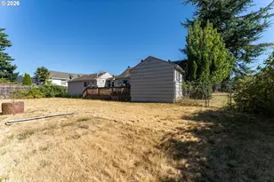 10831 NE Knott St, Portland, OR 97220 - Photo 14