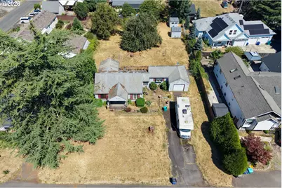 10831 NE Knott St, Portland, OR 97220 - Photo 2