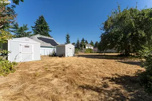 10831 NE Knott St, Portland, OR 97220 - Photo 12