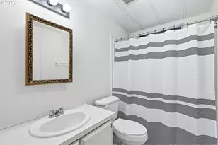 11155 SW Royal Villa Dr, Portland, OR 97224 - Photo 8