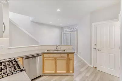 768 NE 70th Ave, Hillsboro, OR 97124 - Photo 18