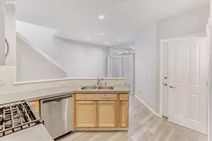 768 NE 70th Ave, Hillsboro, OR 97124 - Photo 18