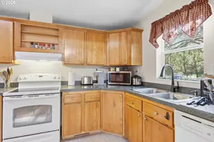 1342 Orchard Ln, Roseburg, OR 97471 - Photo 10
